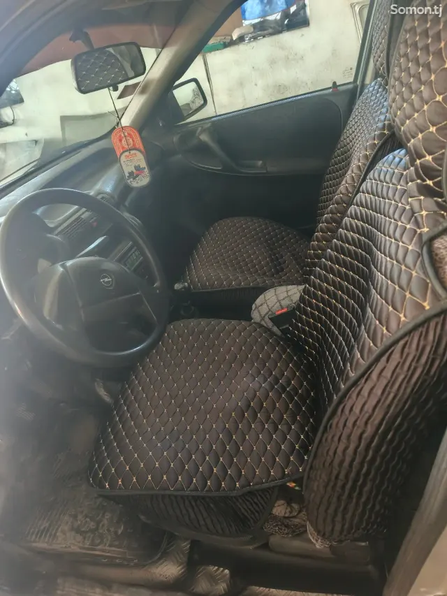 Opel Astra F 1994 · 1.6 MT
