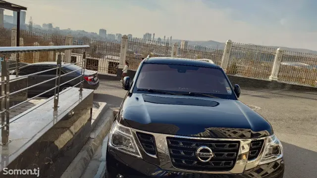 Nissan Patrol 2016 · 5.6 AT