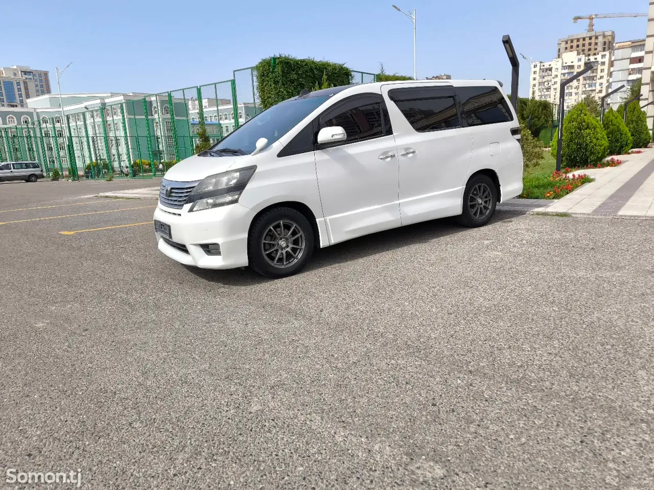 Toyota Vellfire 2010 · 2.4 AT