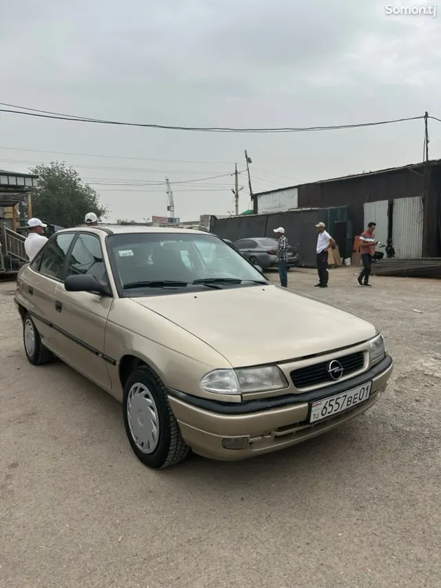 Opel Astra F 1996 · 1.6 MT