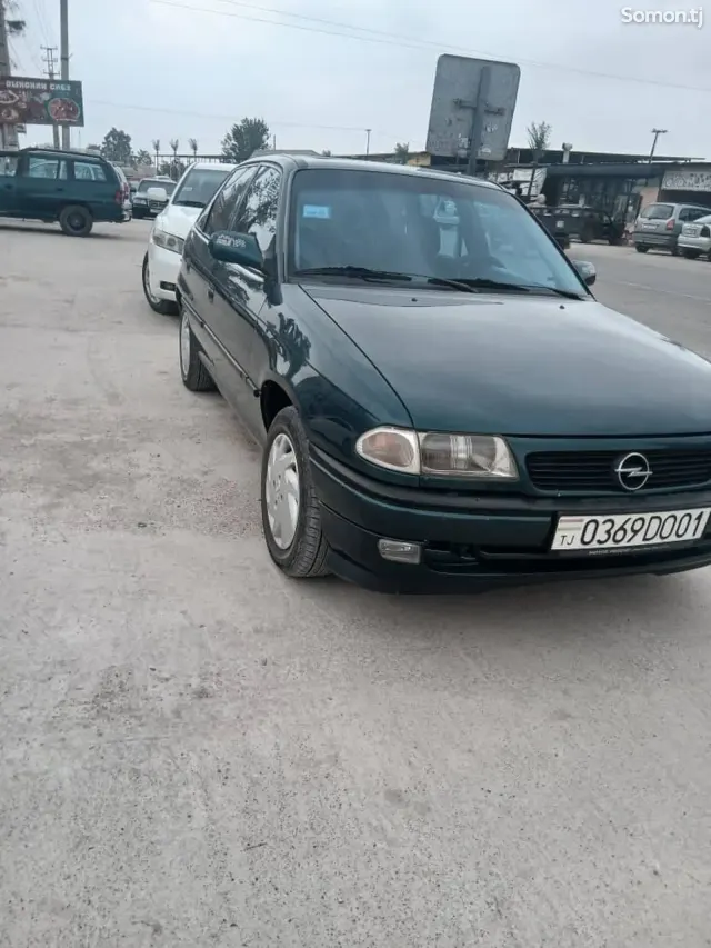 Opel Astra F 1995 · 1.6 MT
