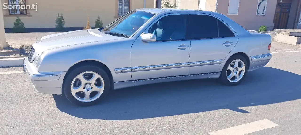 Mercedes-Benz E class 2001 · 3.2 AT