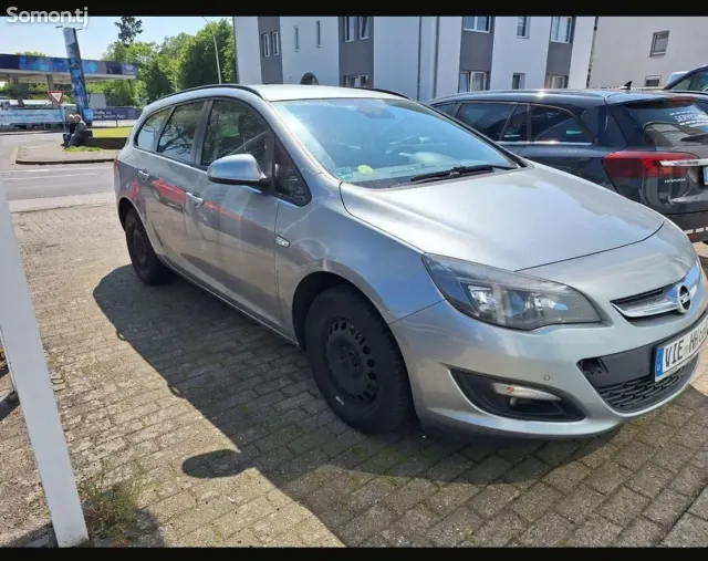 Opel Astra J 2015 · 1.6 MT