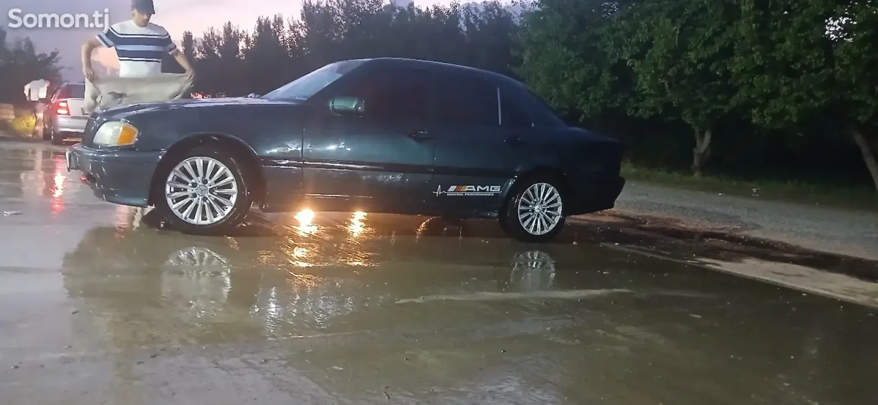 Mercedes-Benz C class 1996 · 1.8 MT