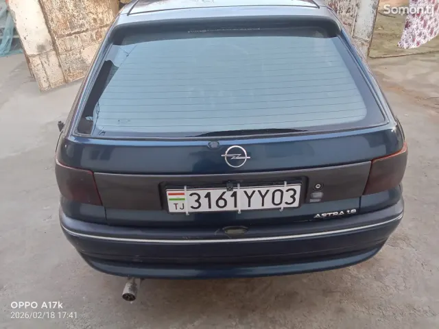 Opel Astra F 1994 · 1.6 MT
