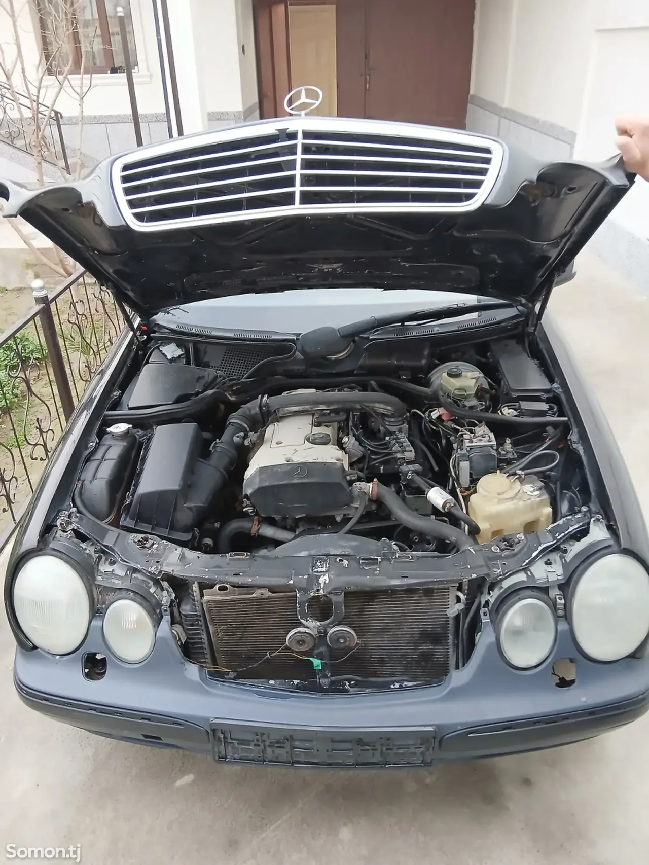 Mercedes-Benz E class 2000 · 2.0 AT