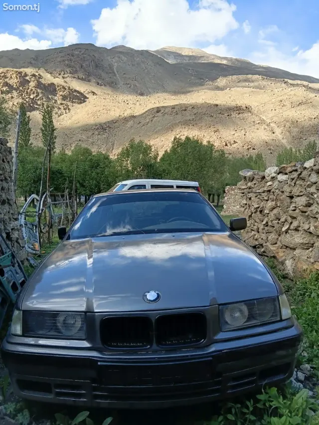 BMW 3 series 1993 · 1.6 MT