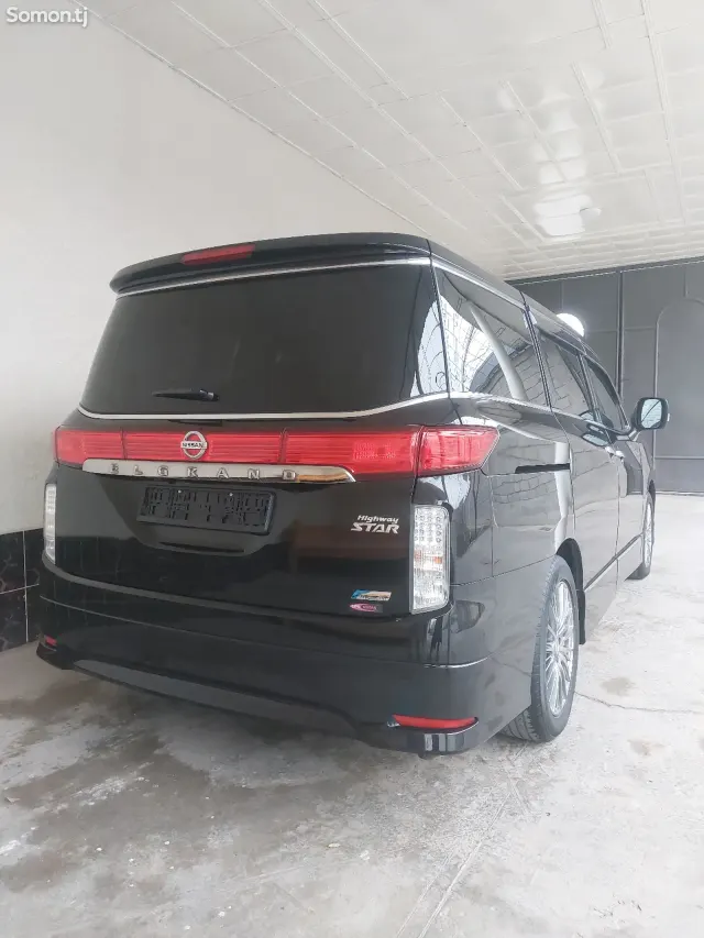 Nissan Elgrand 2014 · 2.5 AT