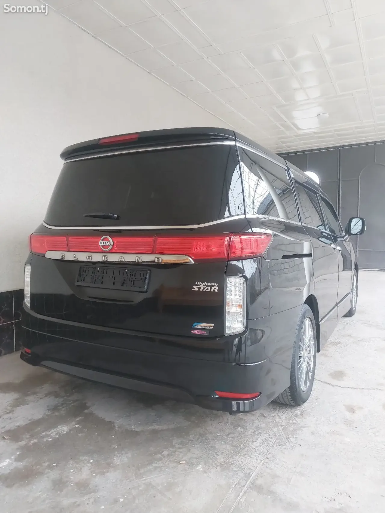 Nissan Elgrand 2014 · 2.5 AT