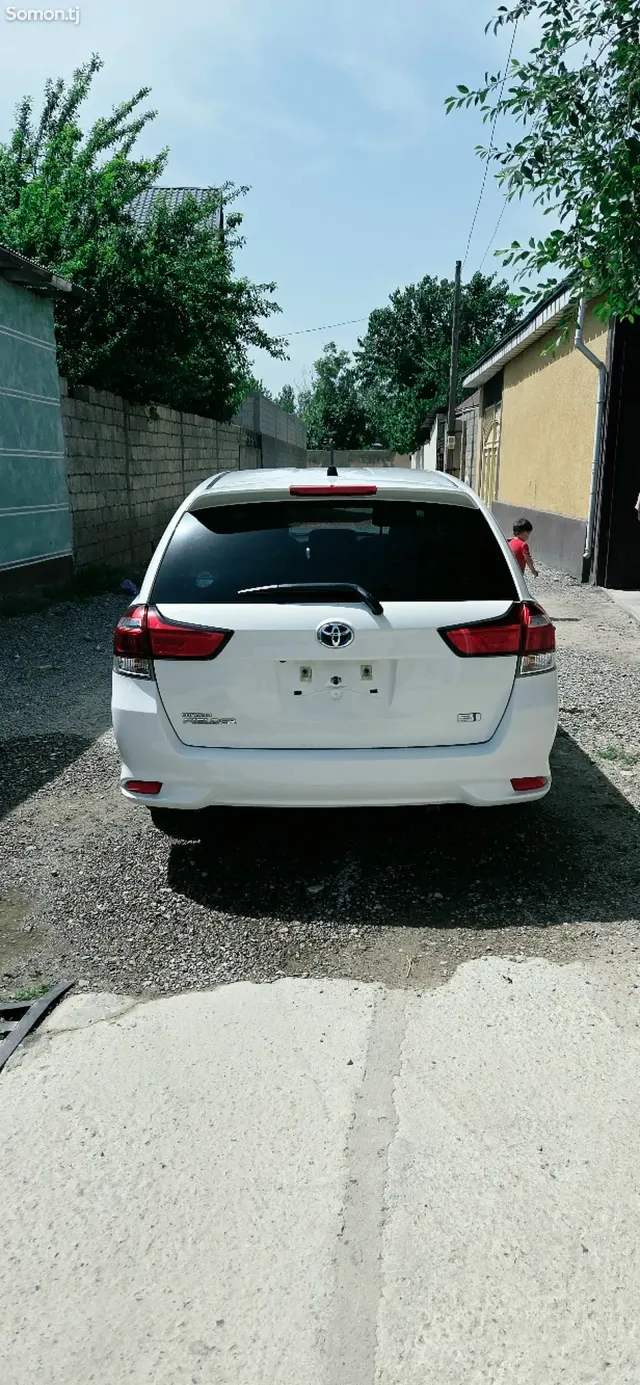 Toyota Fielder 2016 · 1.5 AT