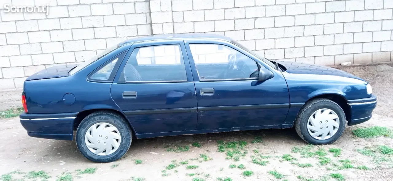 Opel Vectra A 1993 · 1.6 MT