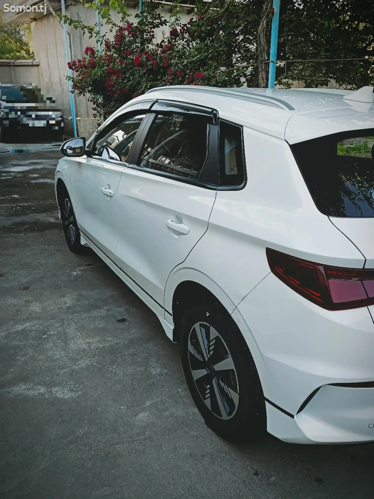 BYD E2 2025 · AT