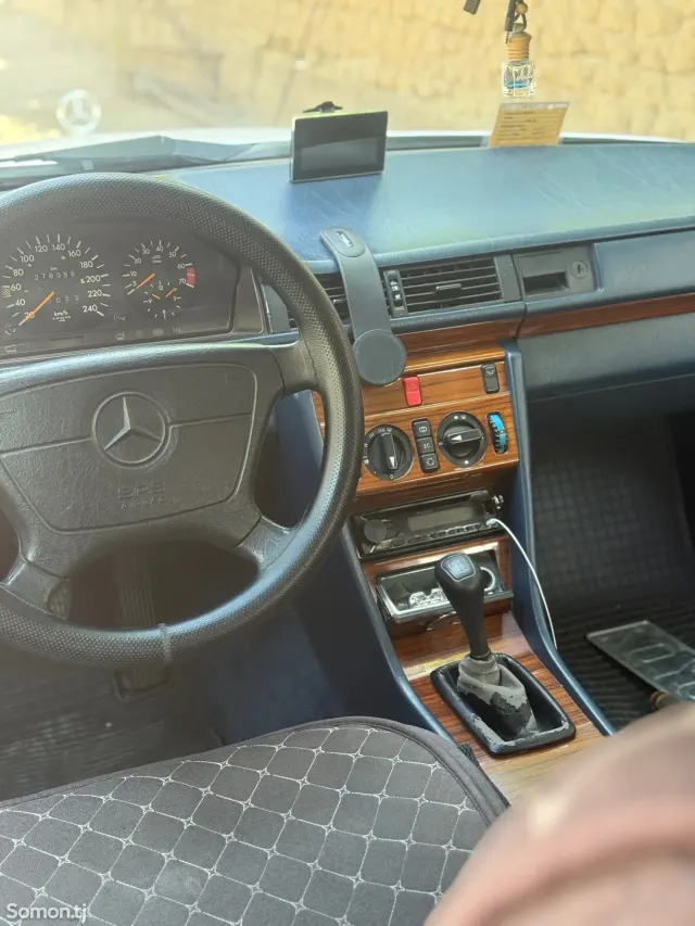 Mercedes-Benz W124 1994 · 2.0 MT