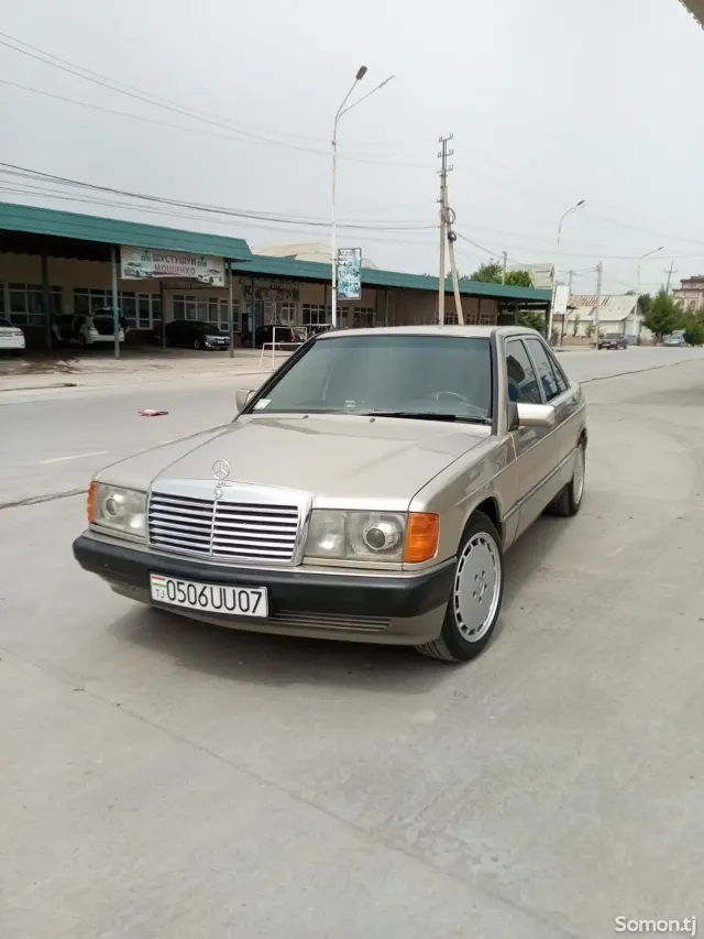 Mercedes-Benz W201 1992 · 2.0 MT