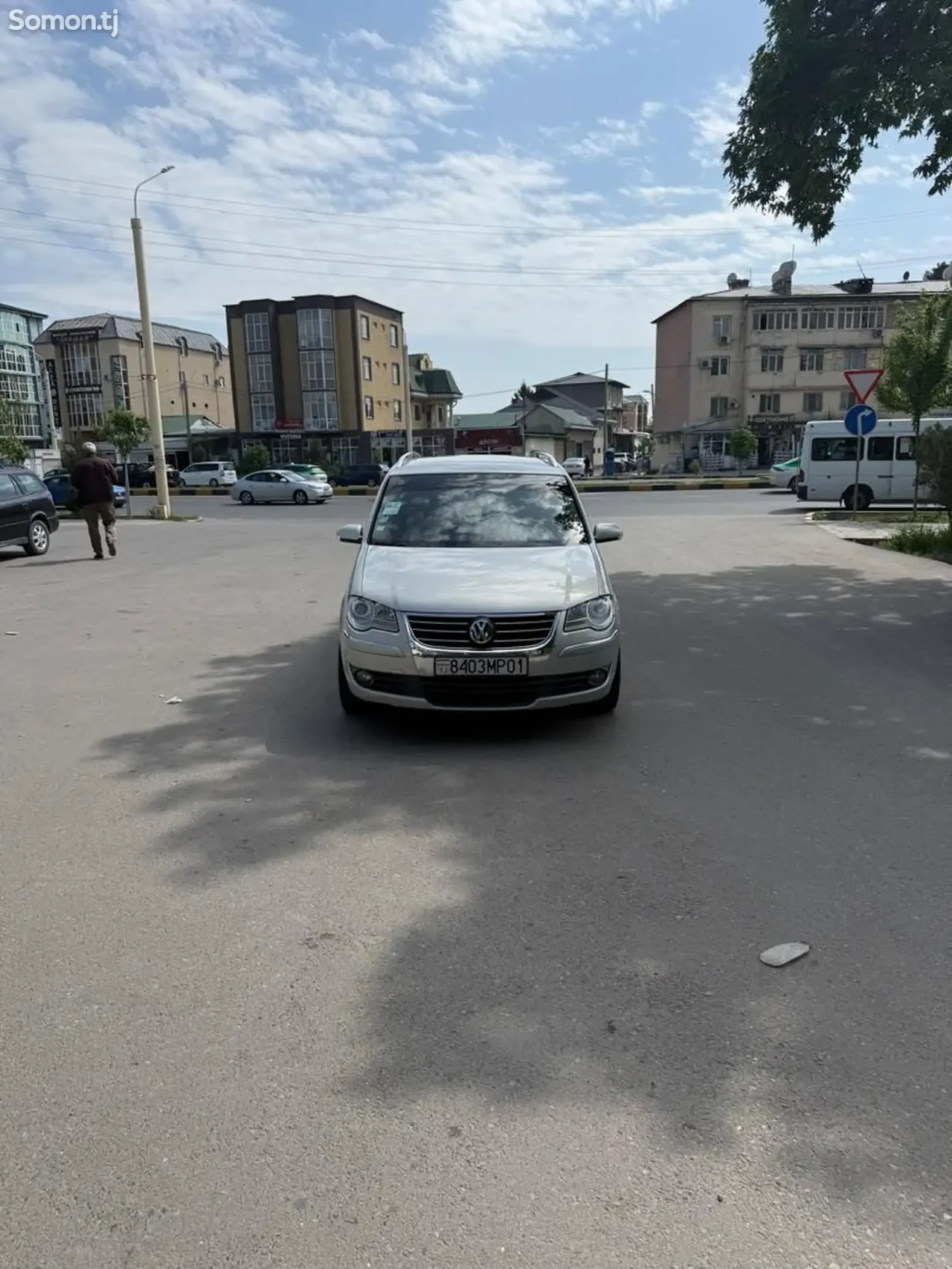 Volkswagen Touran 2009 · 1.9 AT