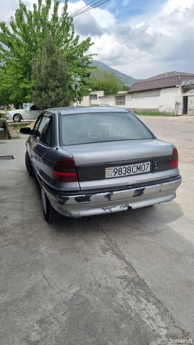 Opel Astra H 1995 · 1.6 MT