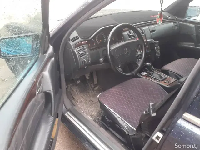 Mercedes-Benz E class 1997 · 2.0 MT