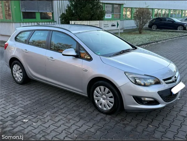 Opel Astra J 2015 · 1.6 MT