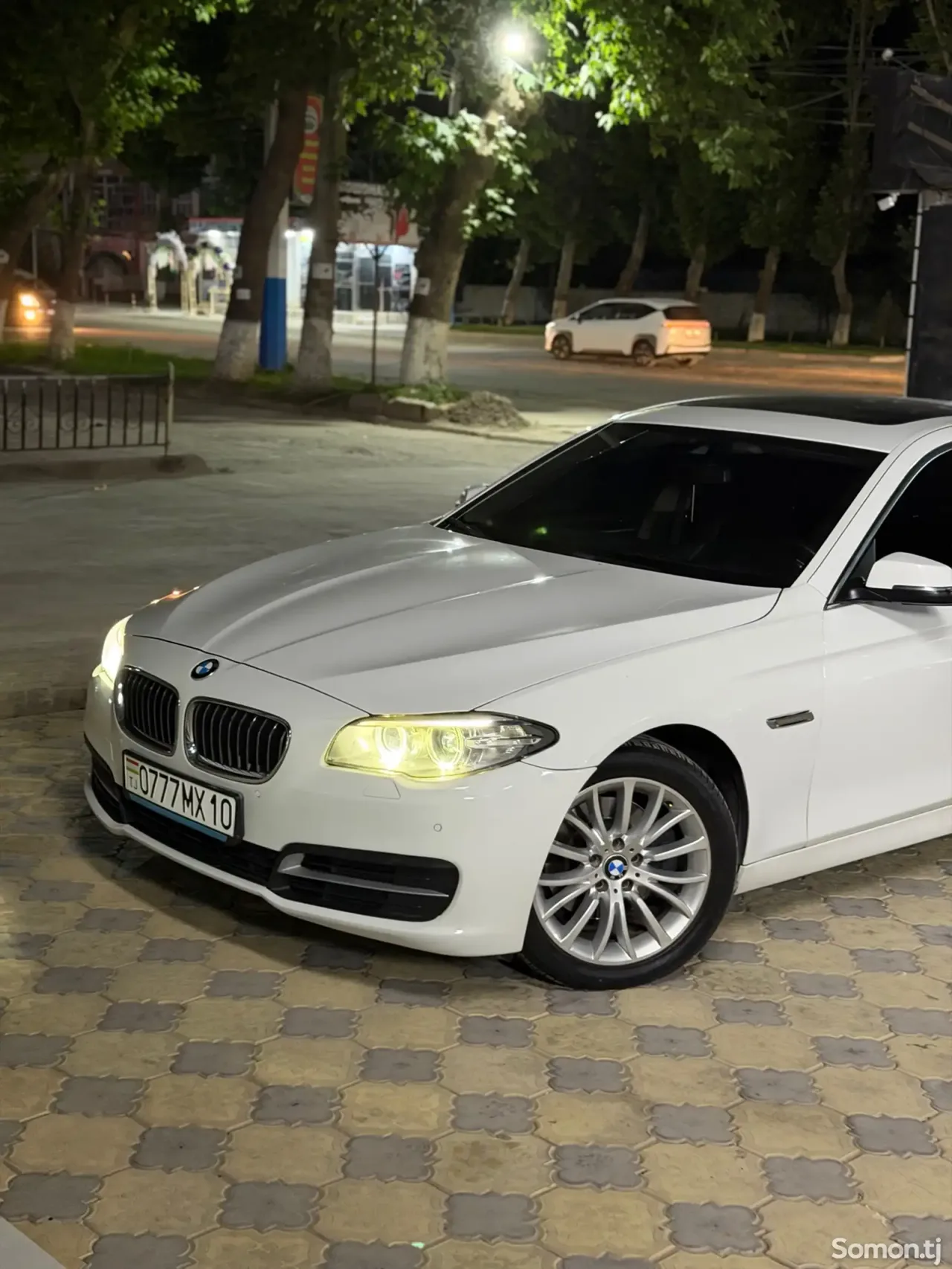 BMW 5 series 2015 · 2.0 AT