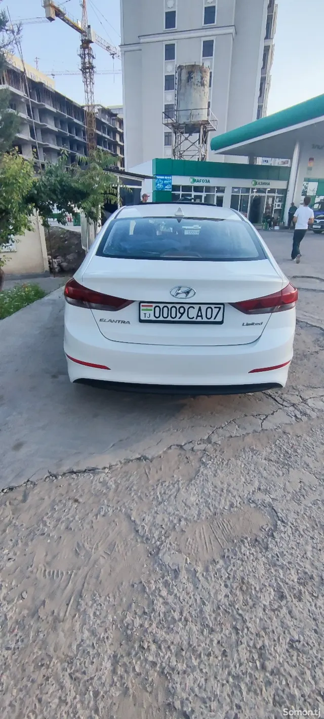 Hyundai Elantra 2017 · 2.0 AT