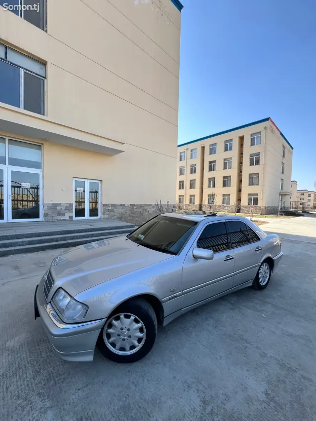Mercedes-Benz C class 1998 · 2.4 MT