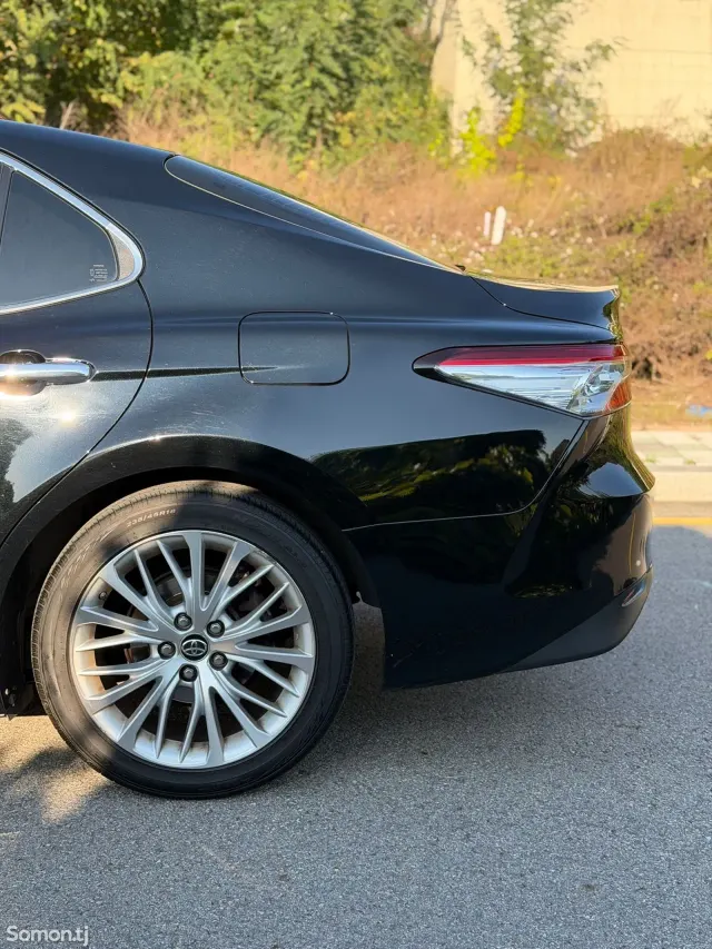 Toyota Camry 2019 · 2.5 AT