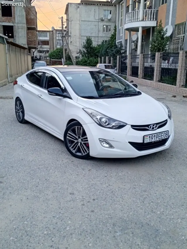 Hyundai Avante 2013 · 1.6 AT