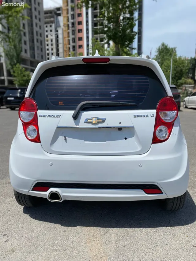 Chevrolet Spark 2014 · 1.0 AT