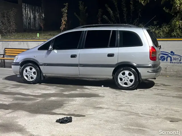 Opel Zafira 2002 · 1.7 MT