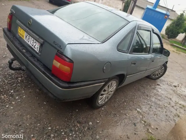 Opel Vectra A 1990 · 1.6 MT