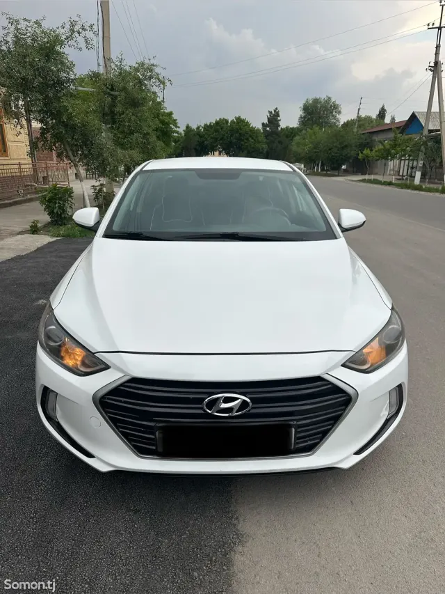 Hyundai Elantra 2017 · 2.0 AT