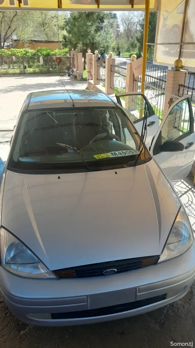 Ford Focus 2001 · 1.9 AT