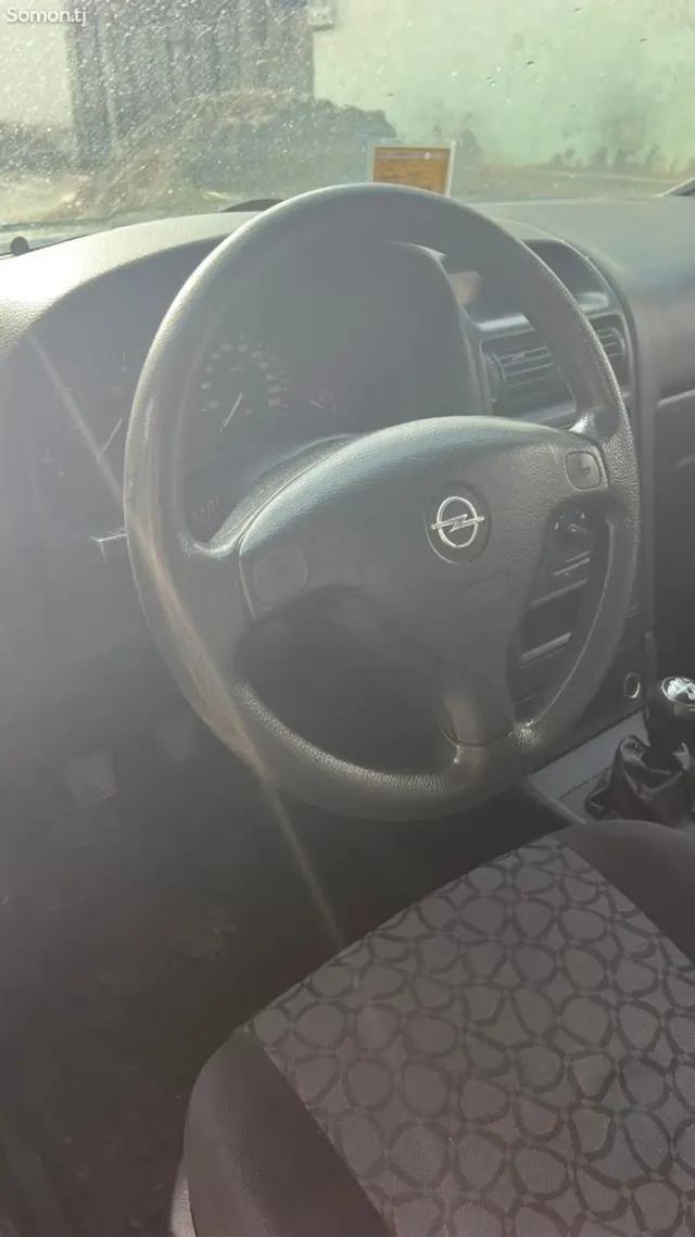 Opel Astra G 1999 · 1.6 MT