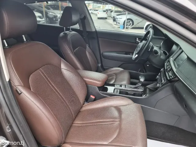 Kia K5 2015 · 2.0 AT