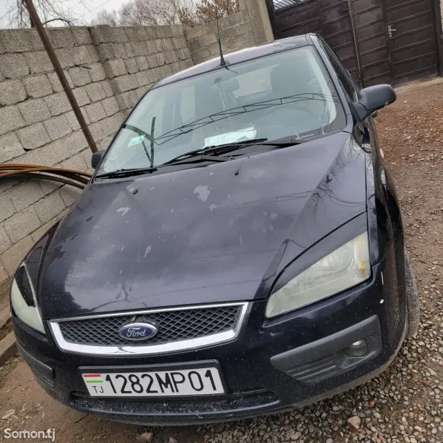 Ford Focus 2005 · 1.6 MT
