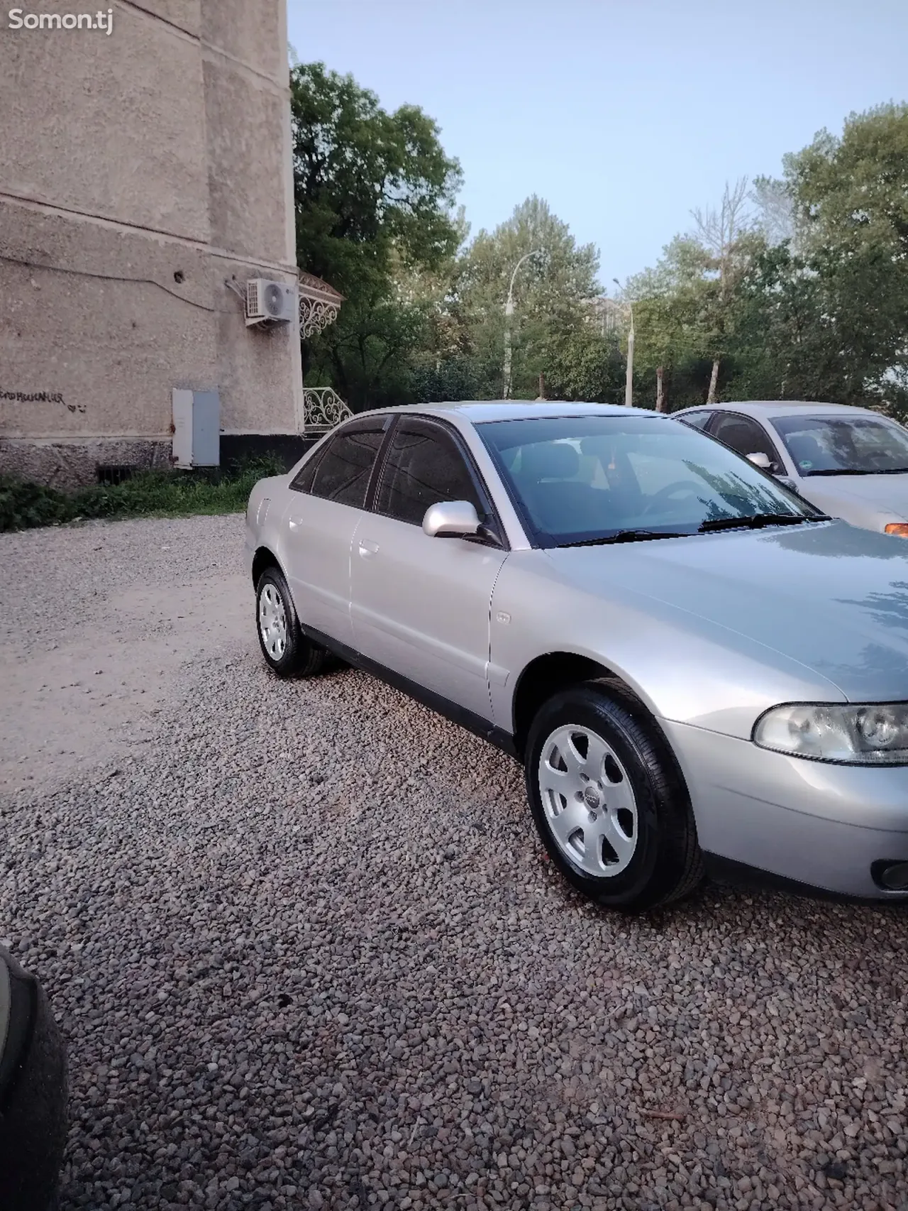 Audi A4 1999 · 1.6 MT