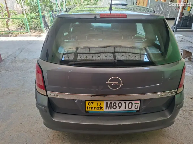 Opel Astra H 2006 · 1.6 MT