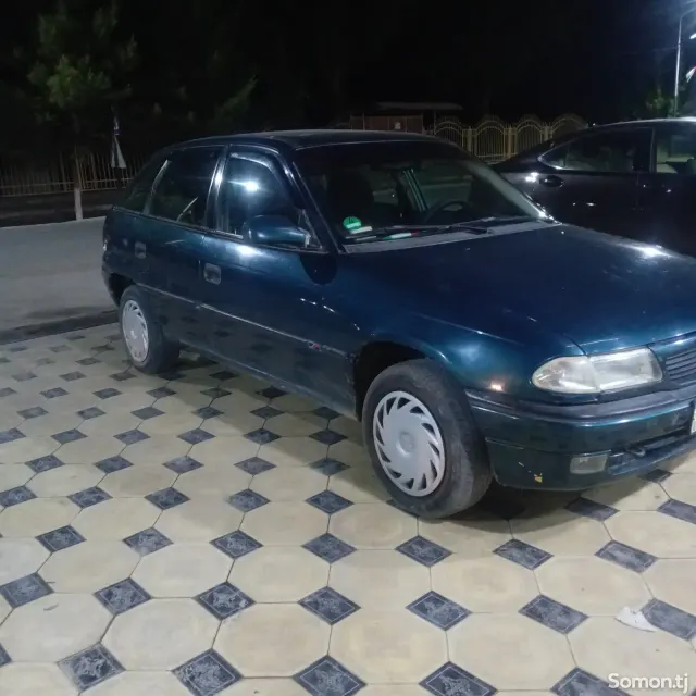 Opel Astra F 1996 · 0.6 MT