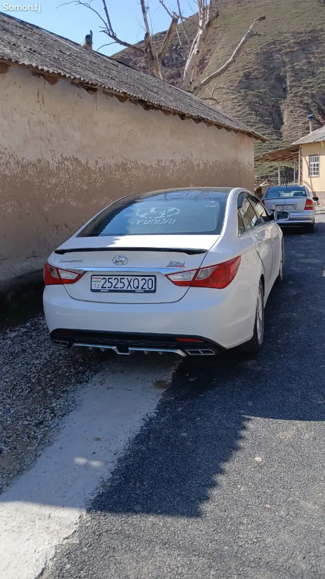 Hyundai Sonata 2011 · 2.0 AT