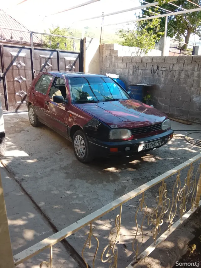 Volkswagen Golf 1997 · 1.4 MT