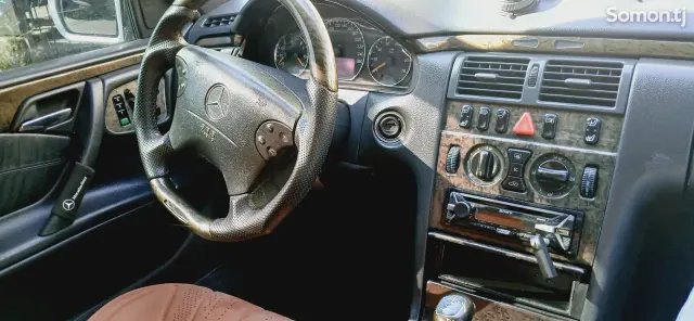 Mercedes-Benz E class 1996 · 2.0 MT