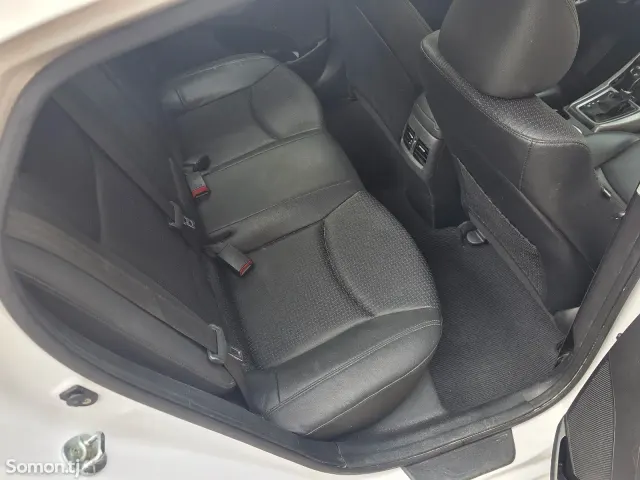 Hyundai Avante 2015 · 1.6 AT