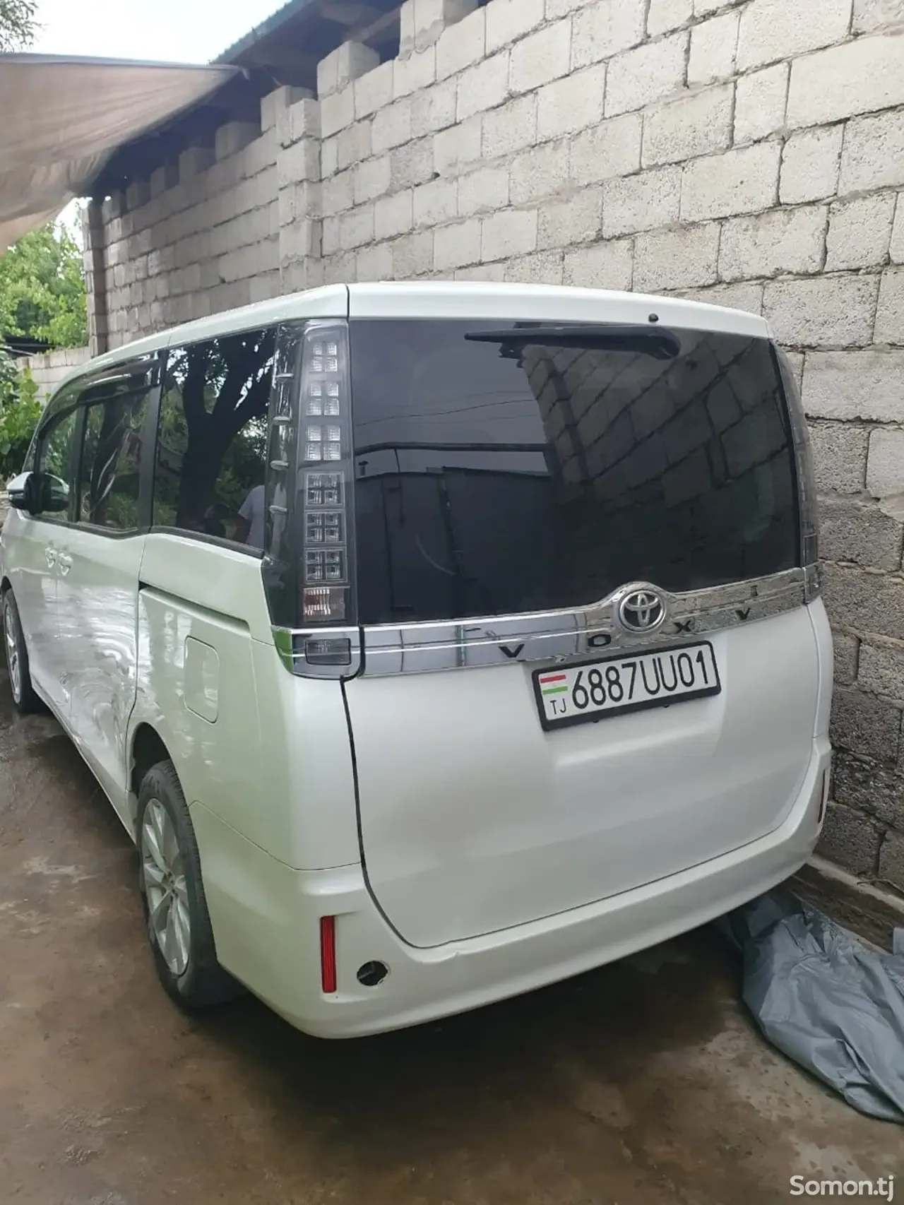 Toyota Voxy 2014 · 2.0 AT