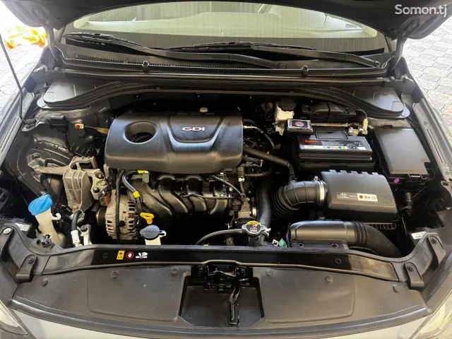Hyundai Avante 2016 · 1.6 AT