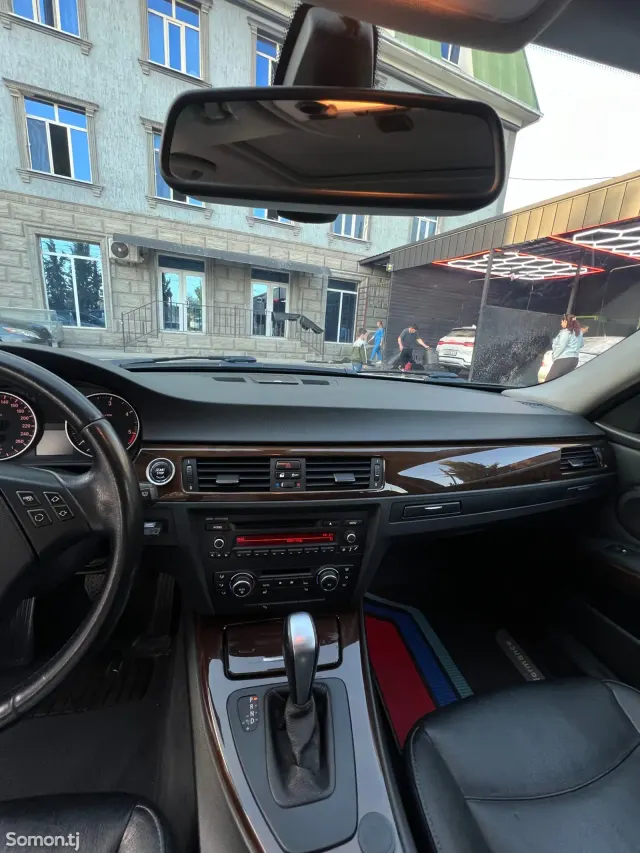 BMW 3 series 2011 · 2.0 AT