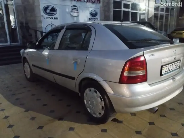 Opel Astra G 1998 · 1.6 MT