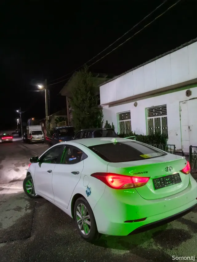 Hyundai Avante 2015 · 1.6 AT