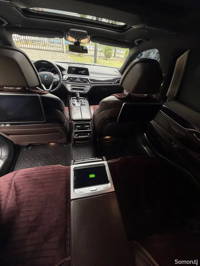 BMW 7 series 2017 · 4.0 AT