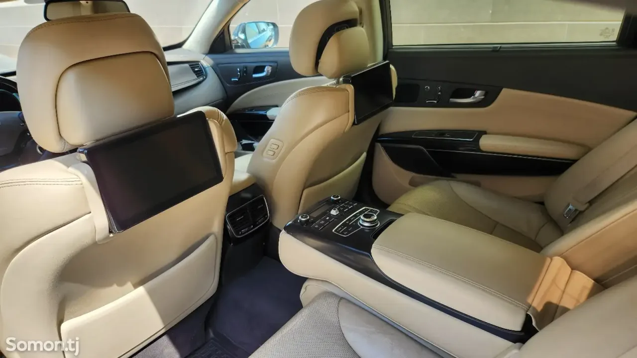 Kia K9 2017 · 3.8 AT
