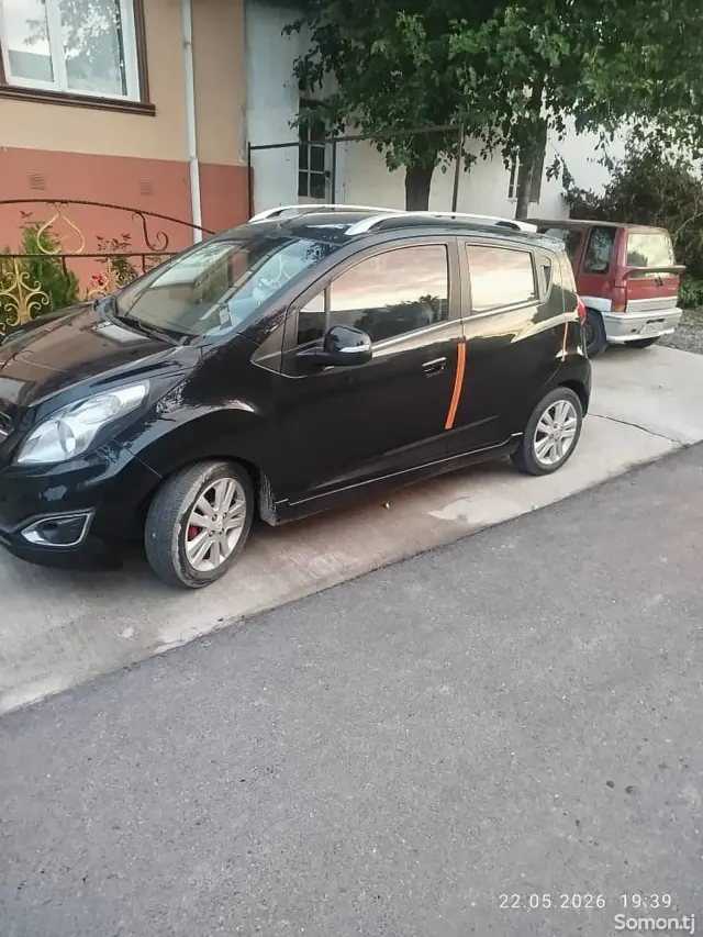 Chevrolet Spark 2014 · 1.0 AT